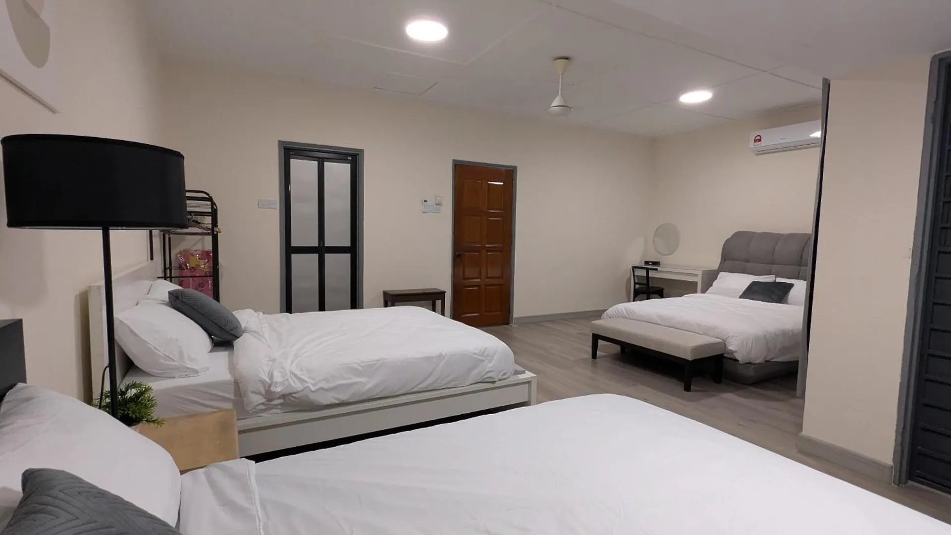 4-15Pax Sawatt Homestay At Subang - Entire House Subang Jaya 0*,  Malaysia